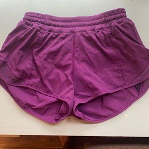 Lululemon Hotty Hot shorts 2.5